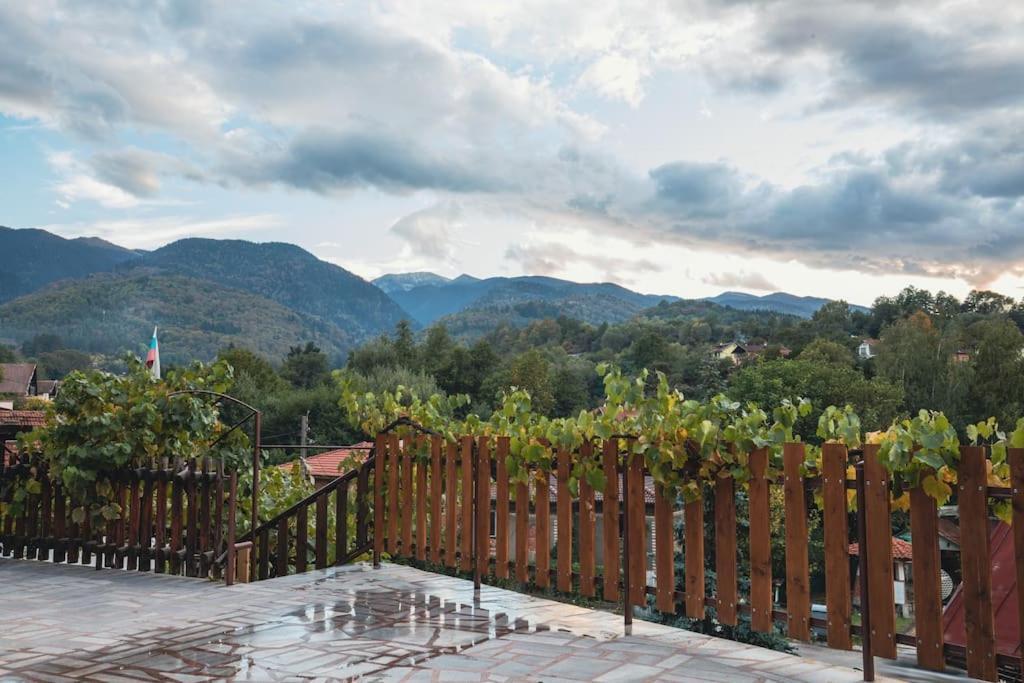 Duvaro Guesthouse Raduil Exteriér fotografie